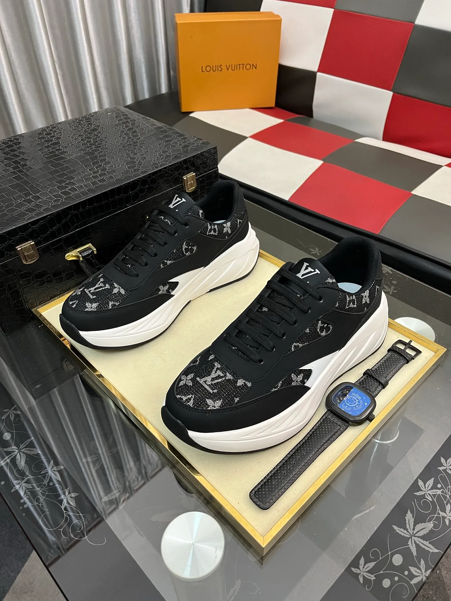 Men's shoes💰438⌚️⌚️《Louis vuitton/LV Louis Vuitton》original quality.~ Unique modern style sneakers. 🏃A must-have casual shoe for trendy men😍😍 Original brand imported from Italy, imported original leather, cowhide lining (refuses to discolor and grind feet) sole: original sole provided by the original factory, French lazy style design ⚠️Fit to the feet, original quality, super comfortable original sole. Code number: 38-442️⃣Colors available